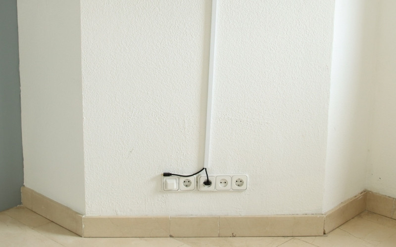 Canaleta Cables Tapa de conducto de cable de media caña, Gestión de cables  de efecto madera para ocultar los cables autoadhesivo para la TV de montaje  en pared, techo / esquina (