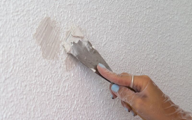 Cómo reparar gotelé: spray pequeñas reparaciones en paredes decoradas con  gotelé 