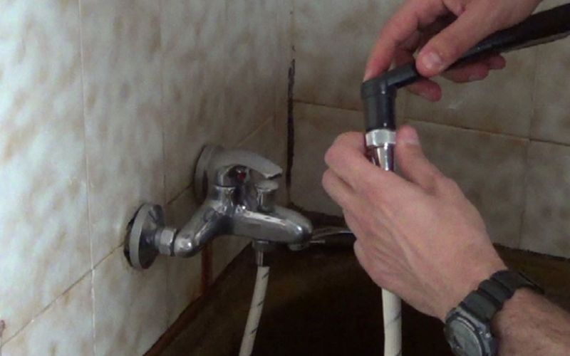 Cambiar el grifo de la ducha en 4 pasos | Cadena88