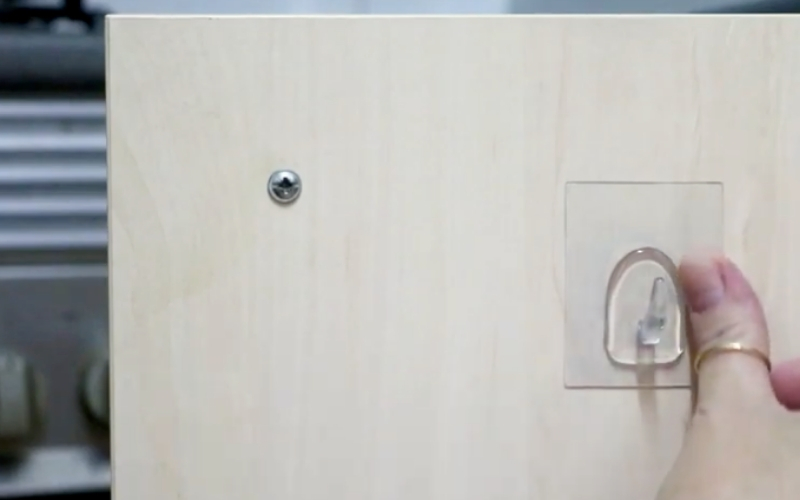 Ikea tiene la solución adhesiva para colgar cuadros en casa sin necesidad  de poner un clavo