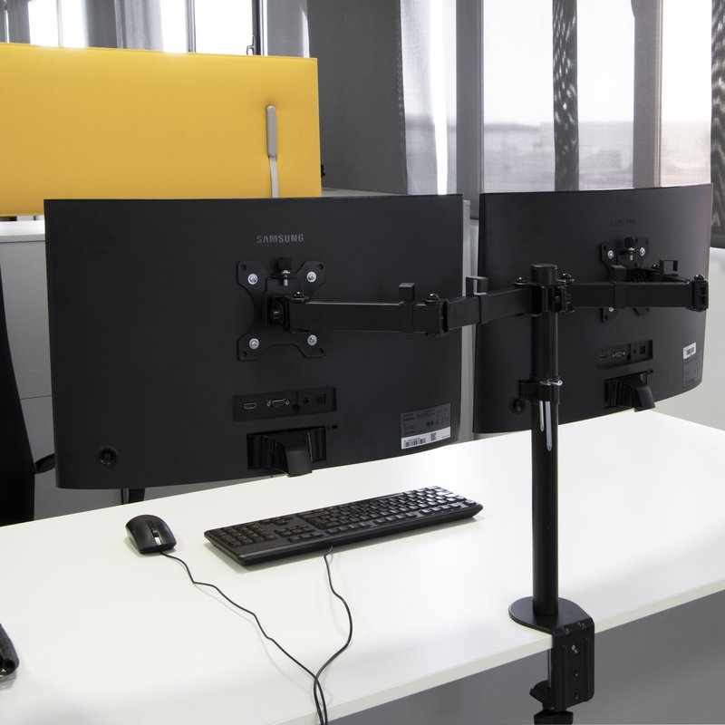 Soportes de monitor para mesa inclinables y giratorios 360​°.